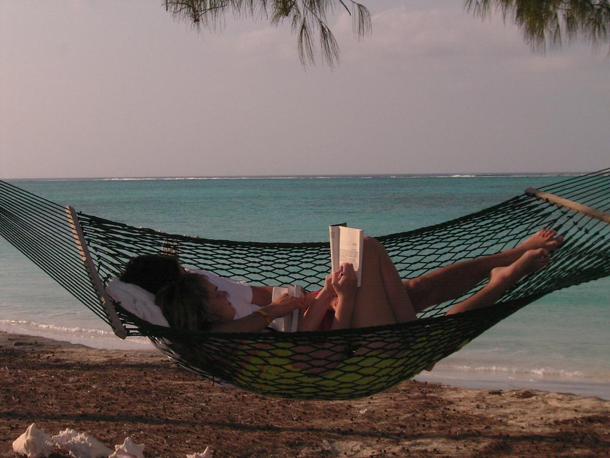 Hollywood Beach Suites Turks And Caicos Whitby Bagian luar foto