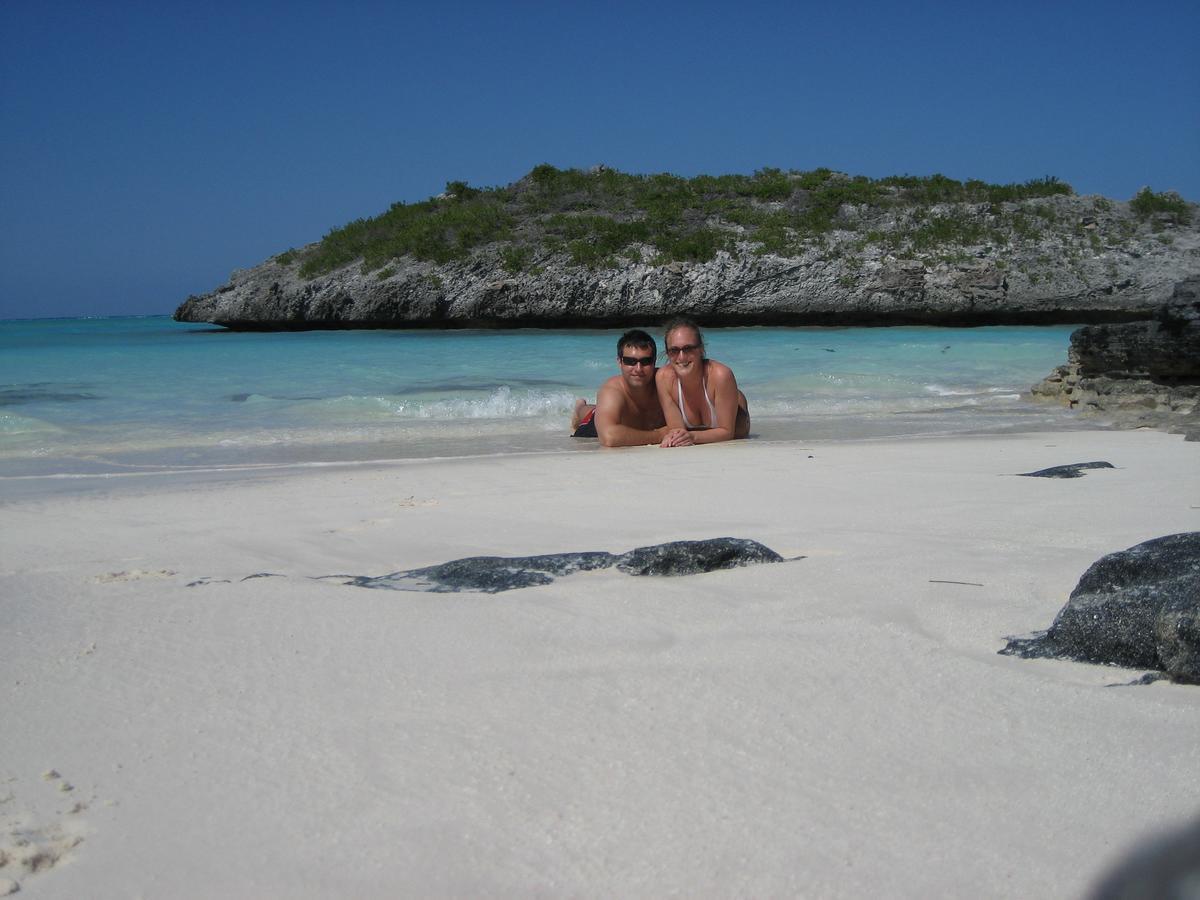 Hollywood Beach Suites Turks And Caicos Whitby Bagian luar foto