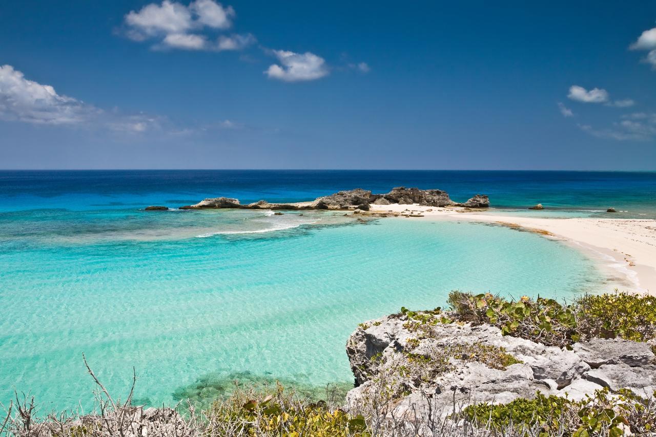 Hollywood Beach Suites Turks And Caicos Whitby Bagian luar foto